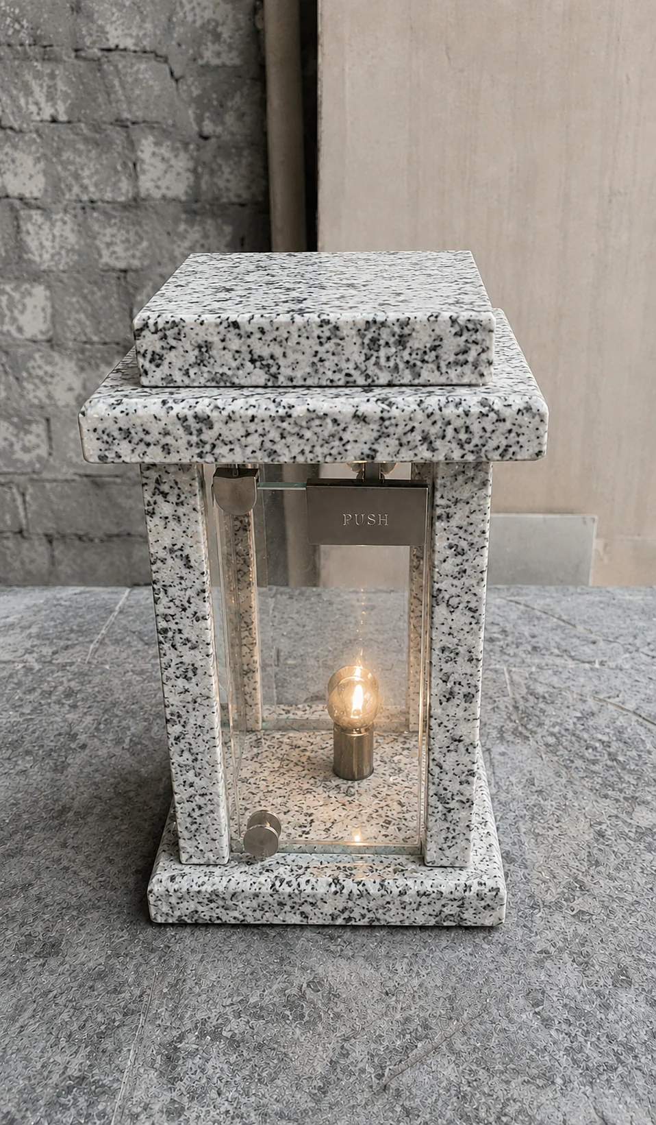 Lampadar funerar nuanta Granit Gri spre alb