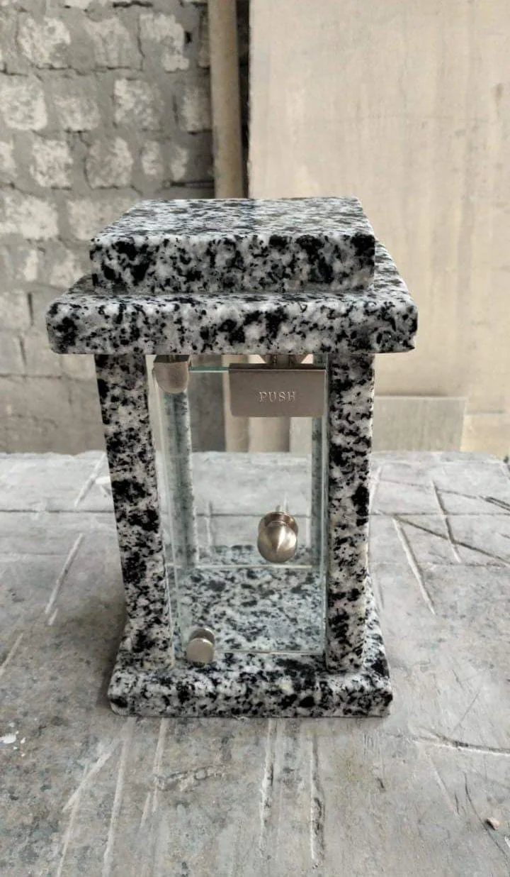 Lampadar funerar nuanta Granit Gri