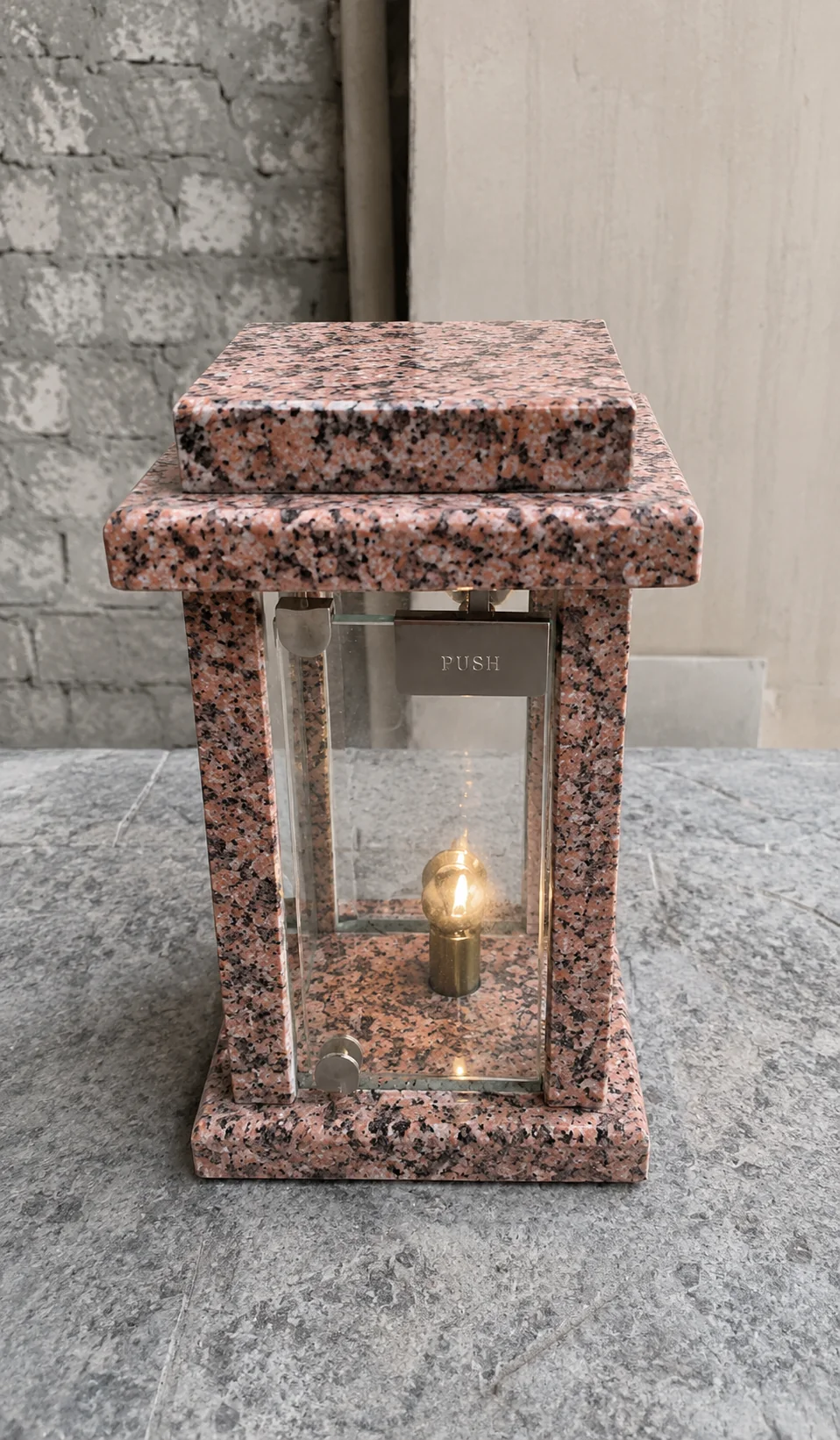 Lampadar funerar nuanta granit rosu